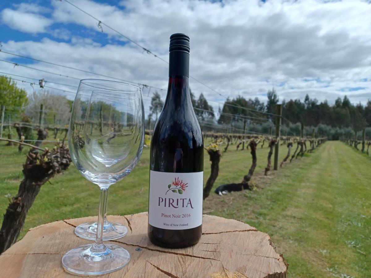 Pirita Vineyard Cottage. Upper Moutere Buitenkant foto